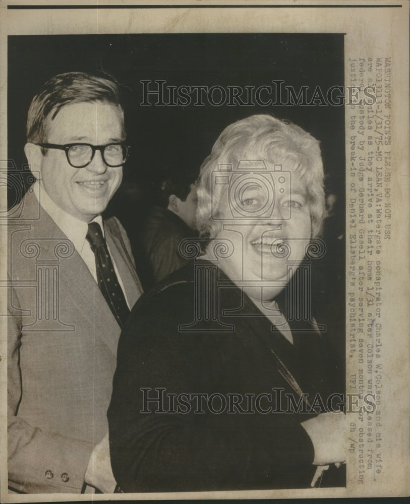 1975 Press Photo Watergate conspirator Charles Colson wife release custody - Historic Images