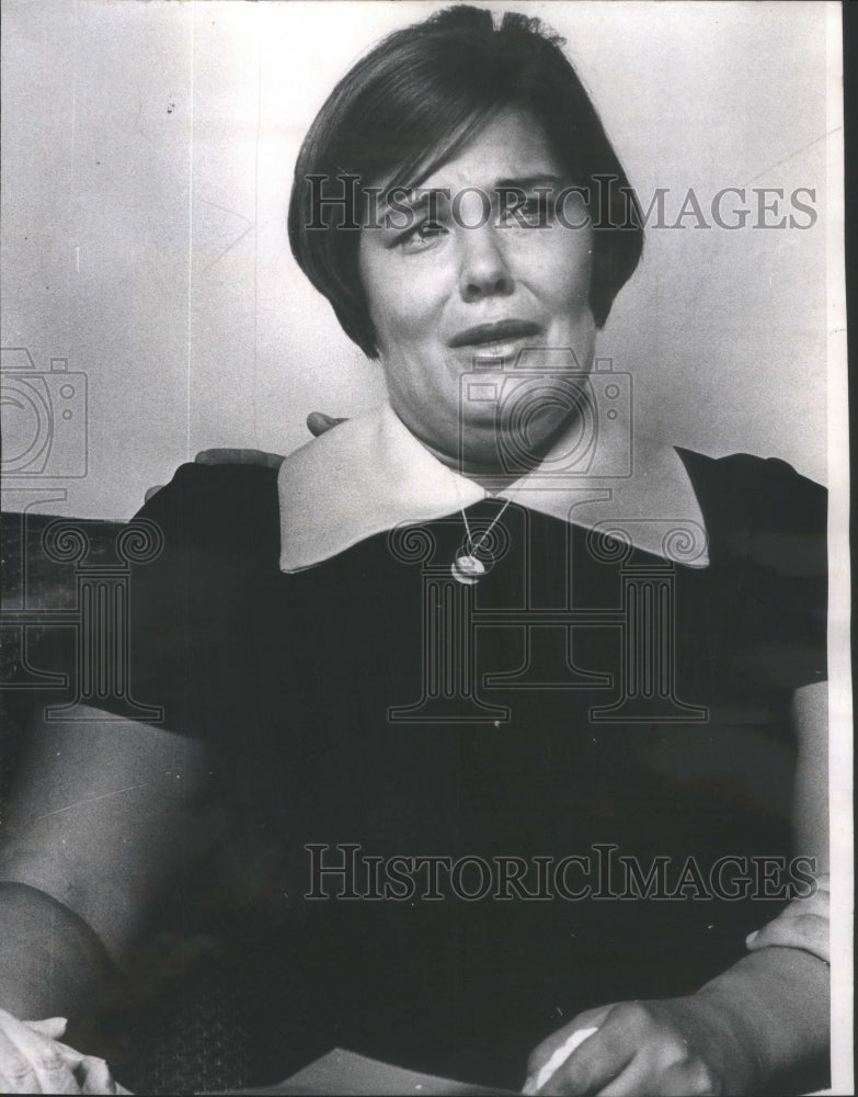 1970 Press Photo Judy Alfano Midway detective Check Presentation Ceremony - Historic Images