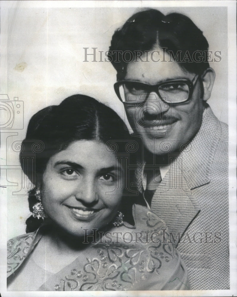 1977 Mrs Nargas Alvi Husband Nisar Mt Prospect - Historic Images