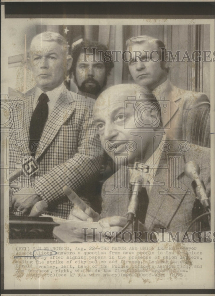 1975 Mayor Joseph Alioto Of San Francisco And Union Leaders - Historic Images