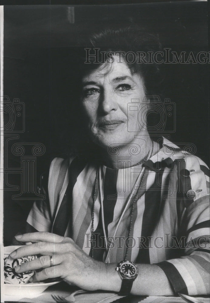 1971 Actress Irene Dailey Portrait Striped Shirt - Historic Images