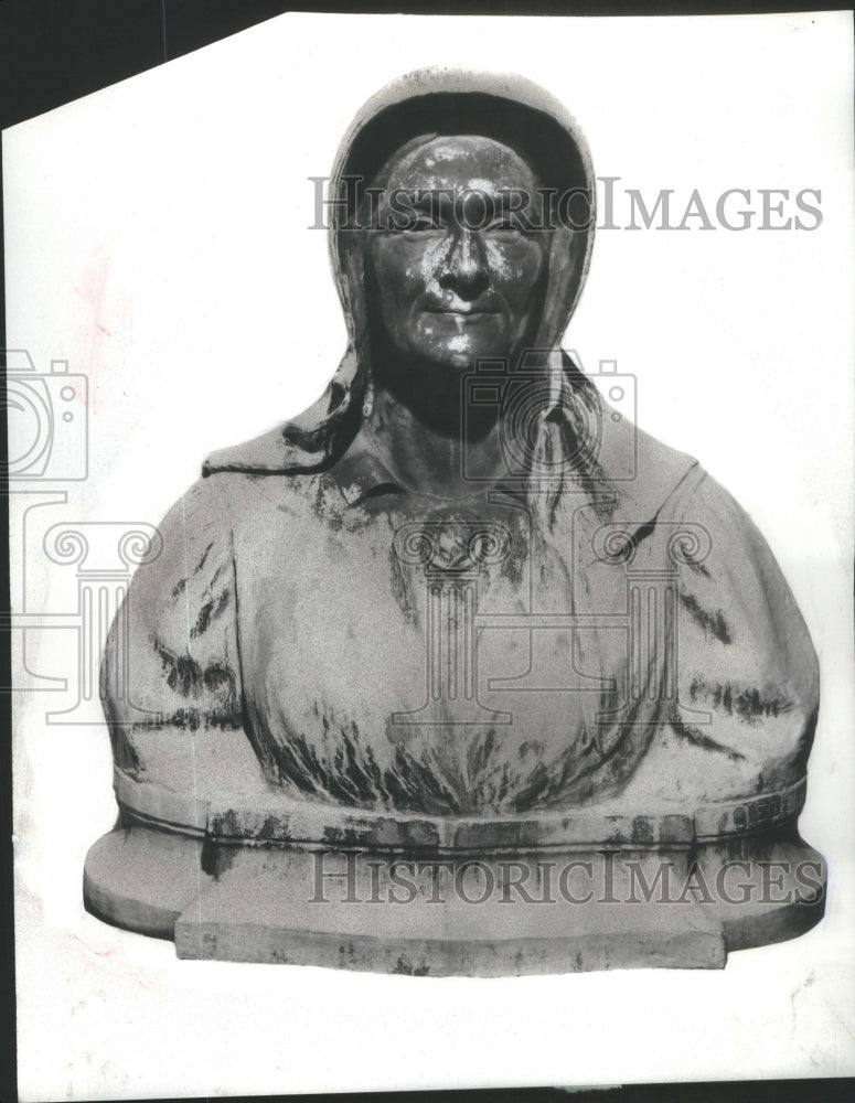 1976 Pioneer Mother Cyrus Edward Dallin Sculpture Utah - Historic Images