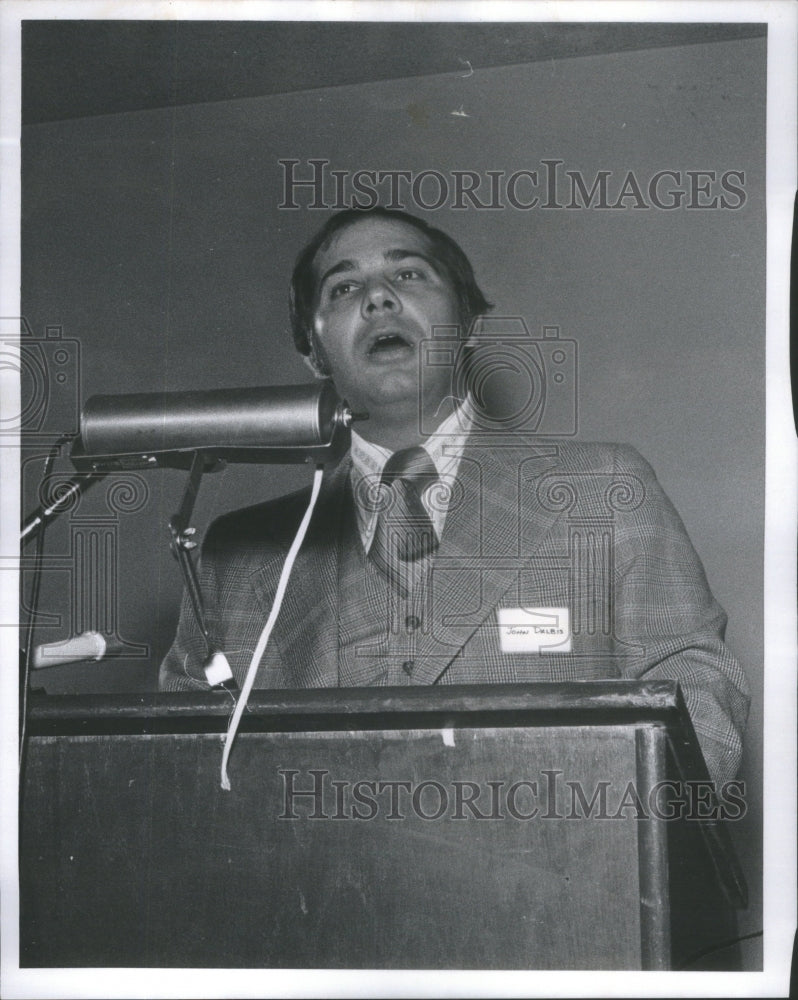 1973 Press Photo John M. Dalbis Trustee Of Schiller Park Community Noise Meeting - Historic Images