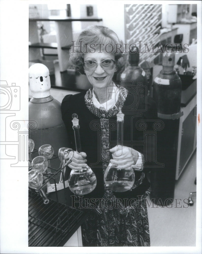 1993 Carolyn E. Damon, U.S. Customs Lab - Historic Images