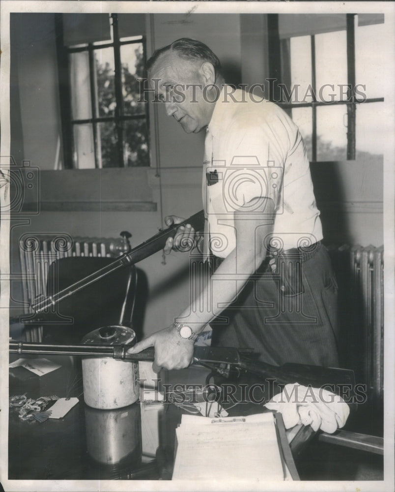 1962 State Attorney Office Detective Koop Examine Weapons - Historic Images