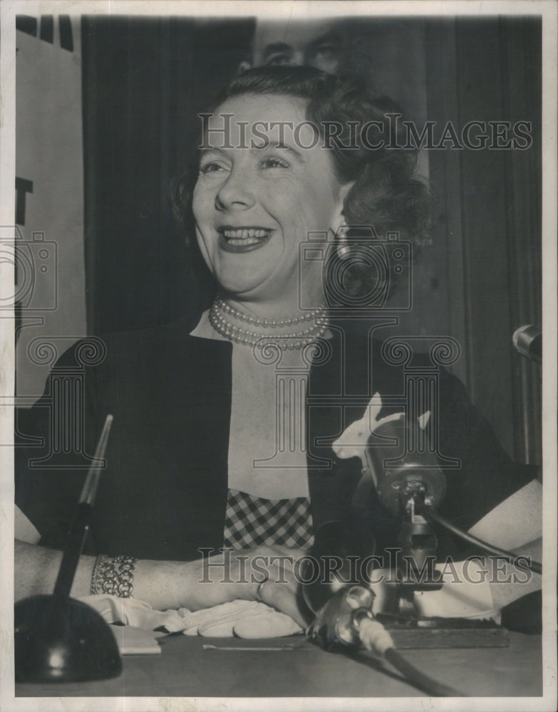 1952, Democratic Presidential Nominee Kefauver Wife Press Conference - Historic Images