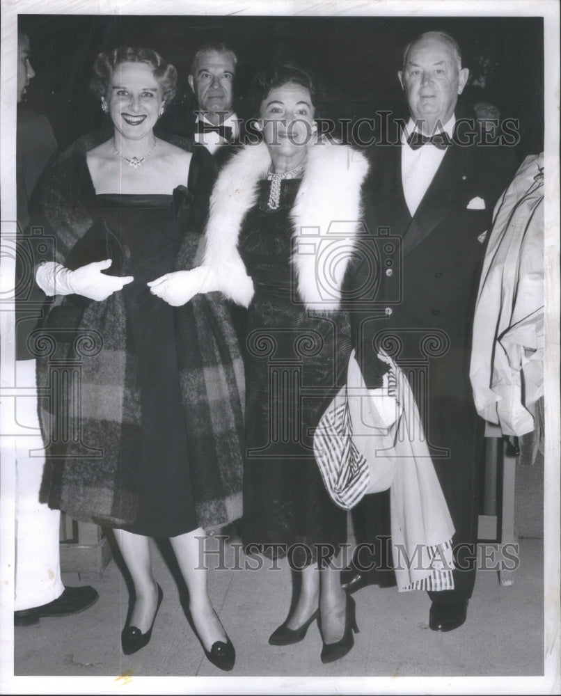 1959 Chicago Society: Walter L. Beck, Mrs. T. Howard Kelly - Historic Images
