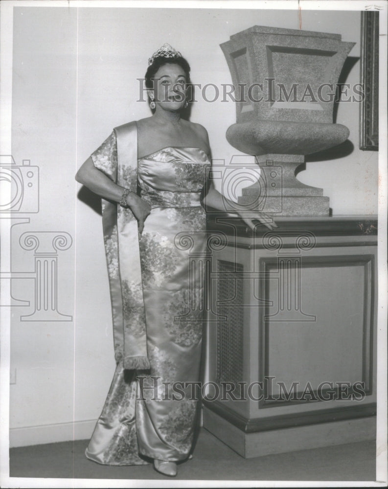 1957 Mrs. T. Howard Kelly's Gold Brocade Gown At Formal Winter Party - Historic Images