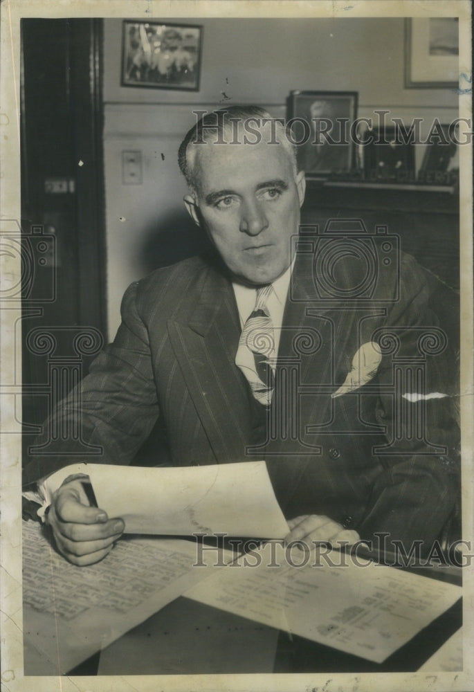 1945 Press Photo State Attorney Assistant Chief Investigator Kelly Office - Historic Images