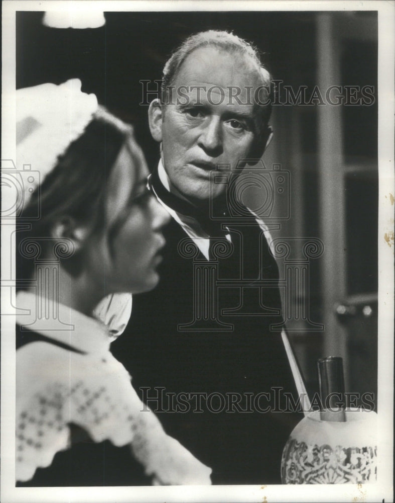 1975 Press Photo Jacqueline Tony and Gordon Jackson in &quot;What the Footman Saw&quot; - Historic Images