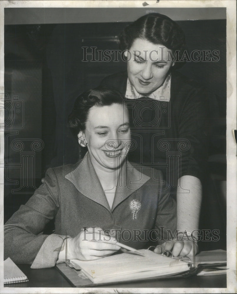 1955 Mary King Sgt. Marilyn Olson Policewoman Course - Historic Images