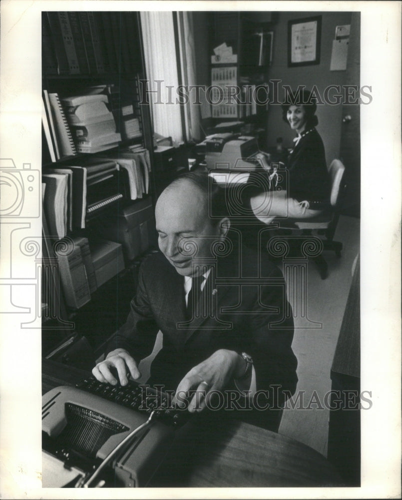 1966 Press Photo Richard Kinney, Associate Director, Hadley for the Blind - Historic Images
