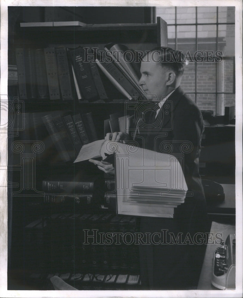 1955 Press Photo Instructor Richard Kinney - Historic Images