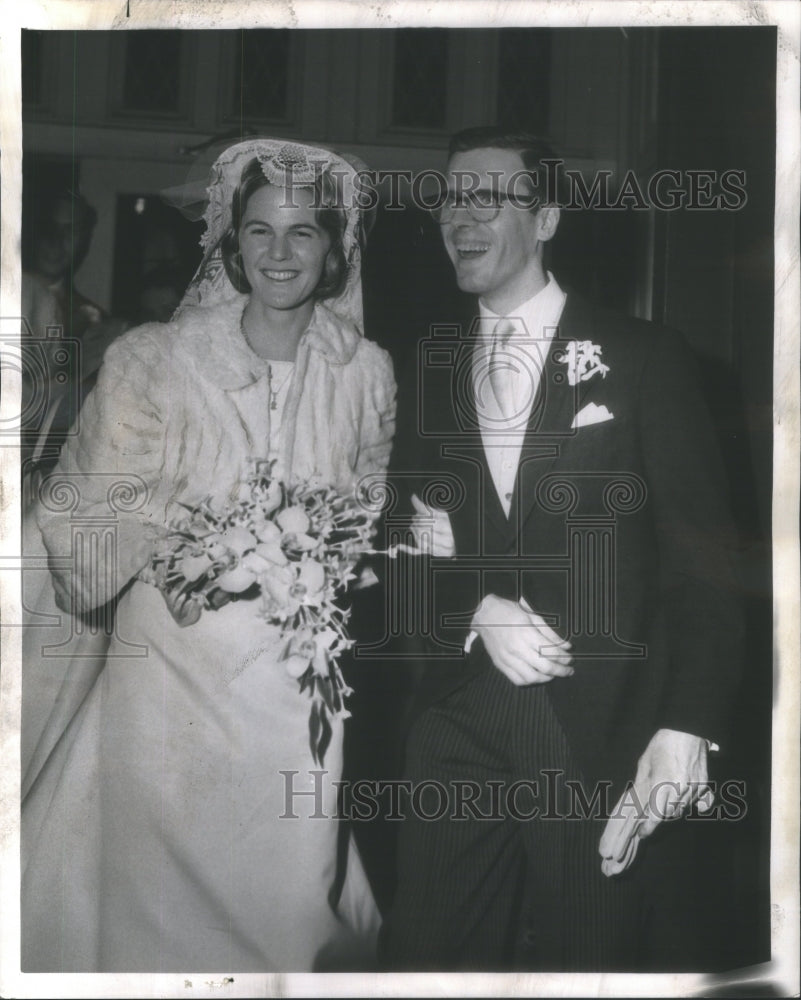 1961 Newlyweds Mr And Mrs Henry de Vogue Leave St Mary&#39;s Church-Historic Images