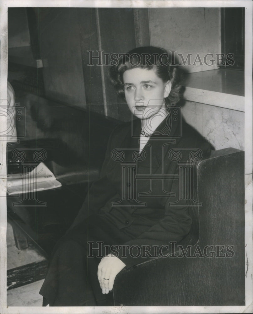 1951, Edith Roxanne Andrews State Witness-Leave Outer Office-JuryRoom - Historic Images