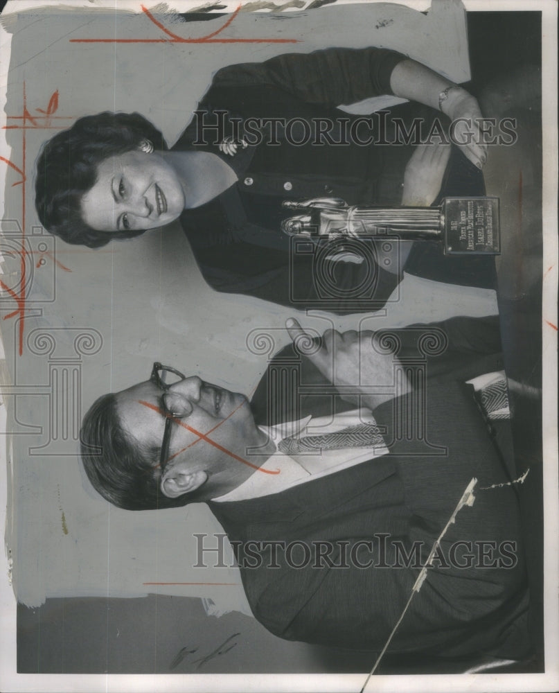 1961 Du Bois News Home Economiccs Editor Hold Award-Meat Institute-Historic Images