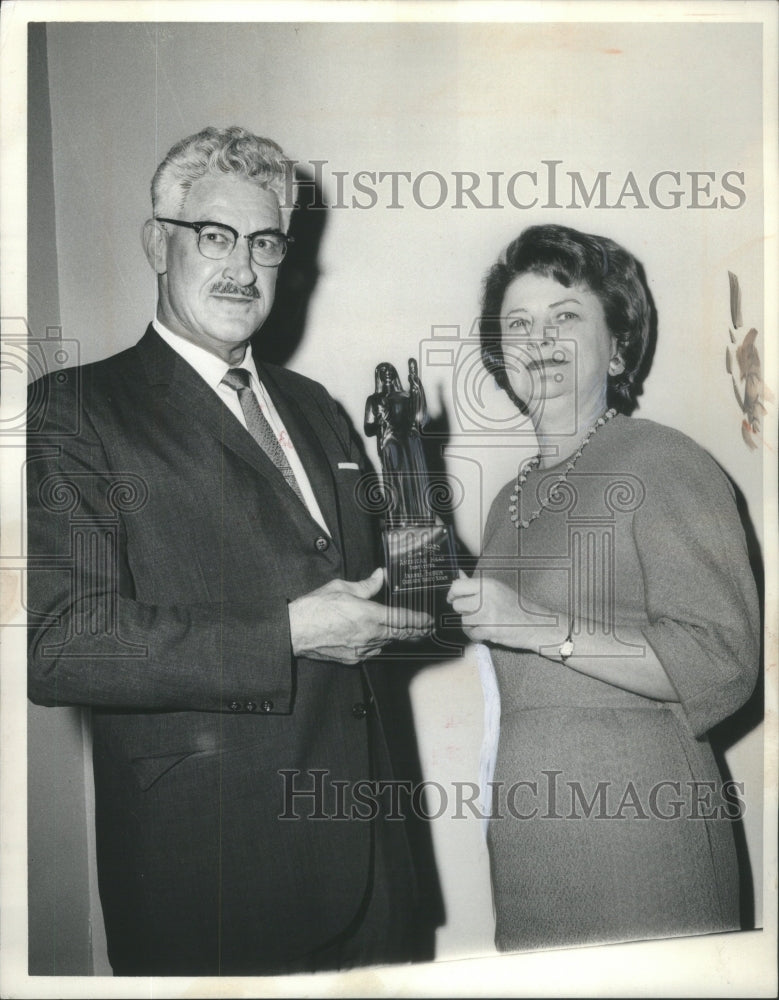 1963 Isabel Du Bois/Vesta Award/Dr. Herrell DeGraff - Historic Images