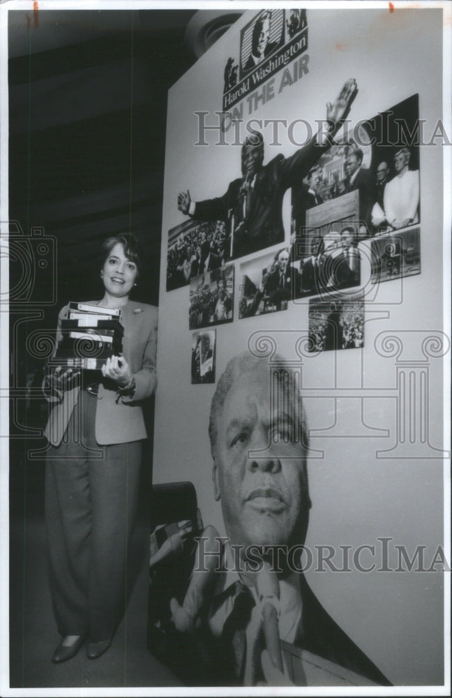 1991 Harold Washington Museum Joan Dry director videotapes Air - Historic Images