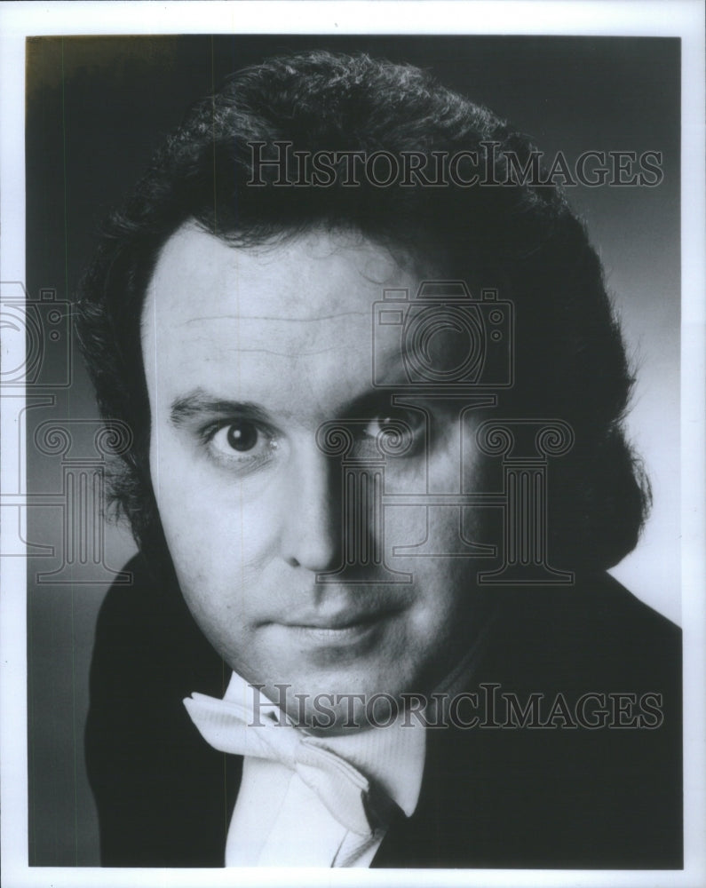 1987 Press Photo Tenor Singer Drews Portrait- RSA86665 - Historic Images