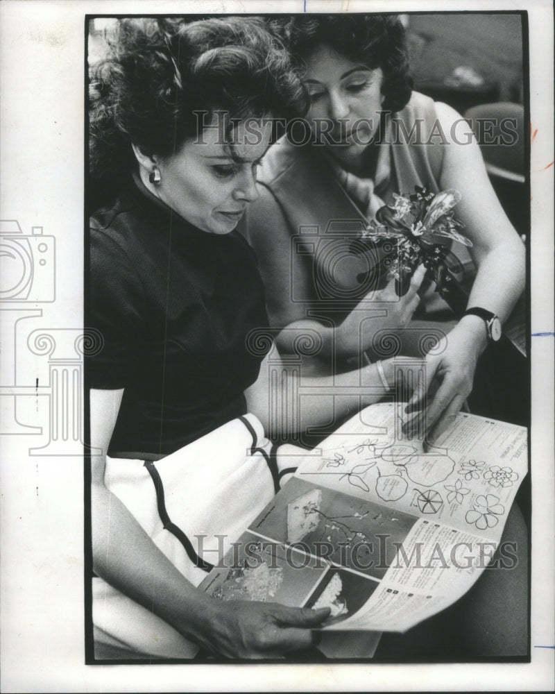 1971 Katy Dacus Hostess TV Show Crafts With Katy Sandra Pesmen - Historic Images