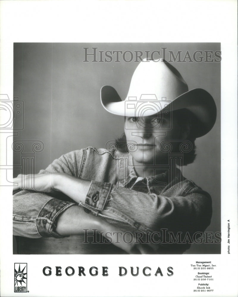 1995 Press Photo George Ducas American Country Music Artist Performance Sunday - Historic Images