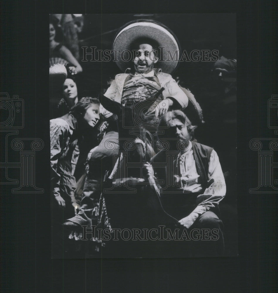 1974 Press Photo Donkey Bass Andrew Foldi Lyric Opera Don Quichotte Sancho- Historic Images