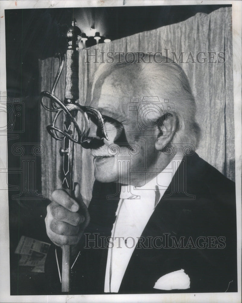 1976 Press Photo Maestro Arthur Fiedler Loyola ornate hilt Sword Shadow - Historic Images