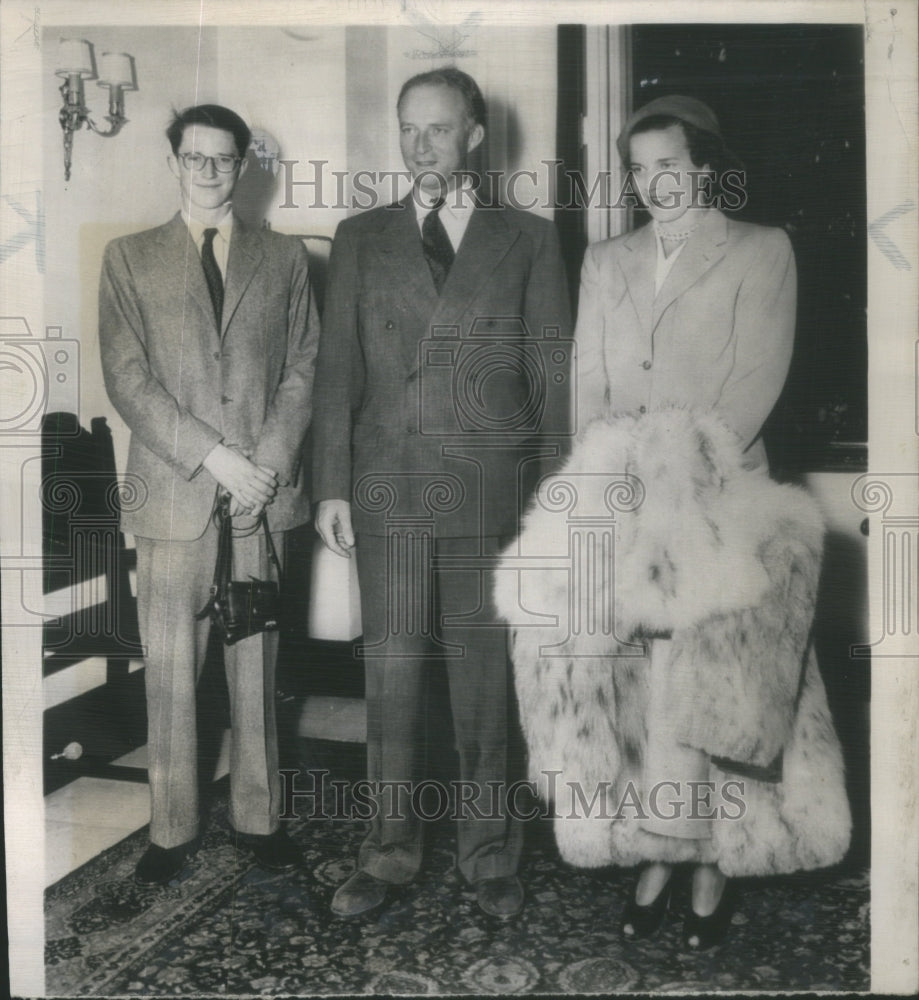 1950, Exiled King Leopold Belgium Rothy Prince Baudouin flanked - Historic Images