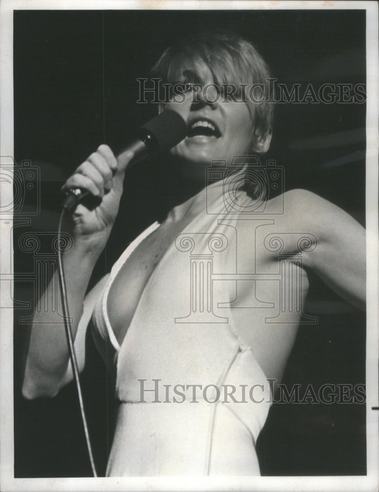 1973 Press Photo Joey Heatherton singer Bobby Darin Show star NBC Television - Historic Images