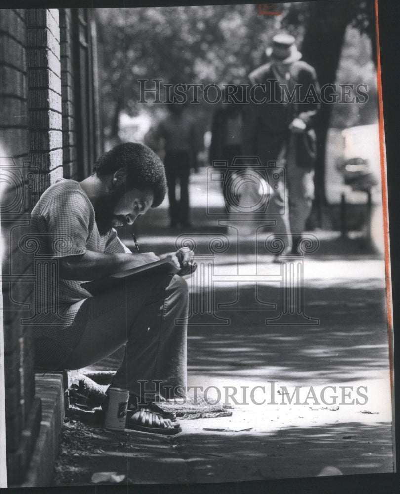 1972 Press Photo David Hernandez the poet of Roscoe street.- RSA88439- Historic Images