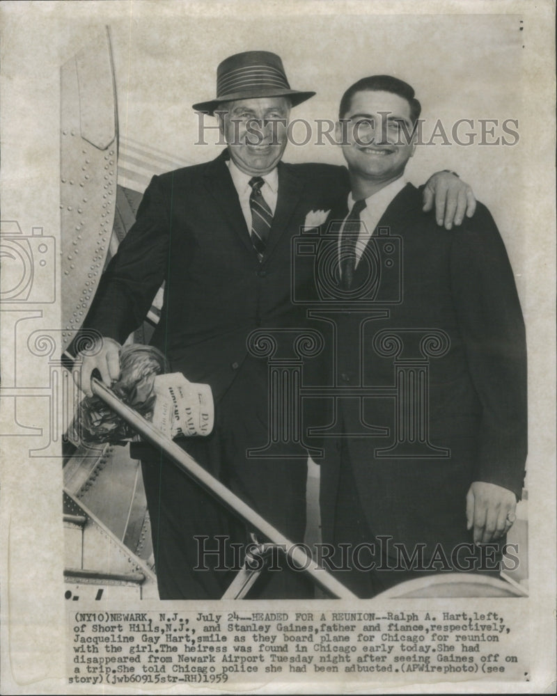 1959 Press Photo STANLEY GAINES RALPH A. HART NEWARK AIRPORT- RSA88527 - Historic Images