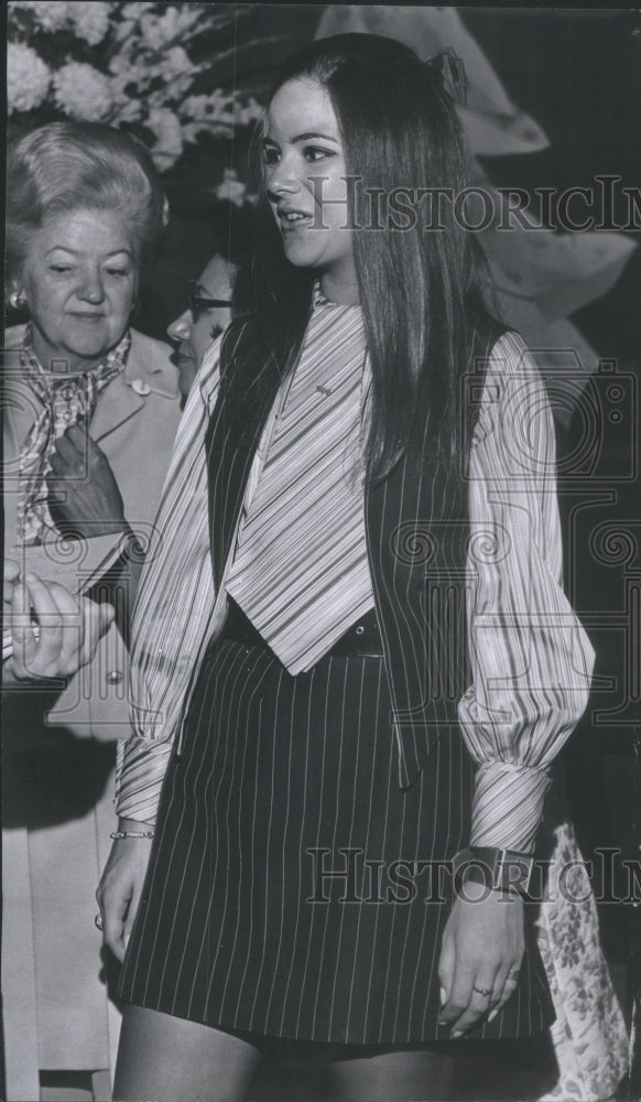 1968 Anne Howard Mrs Hubert Humphrey mini skirted set fashion Woman - Historic Images