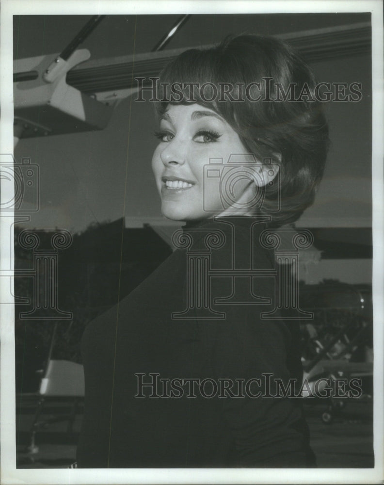 1964 Ann Howard &quot;Hello America&quot; - Historic Images