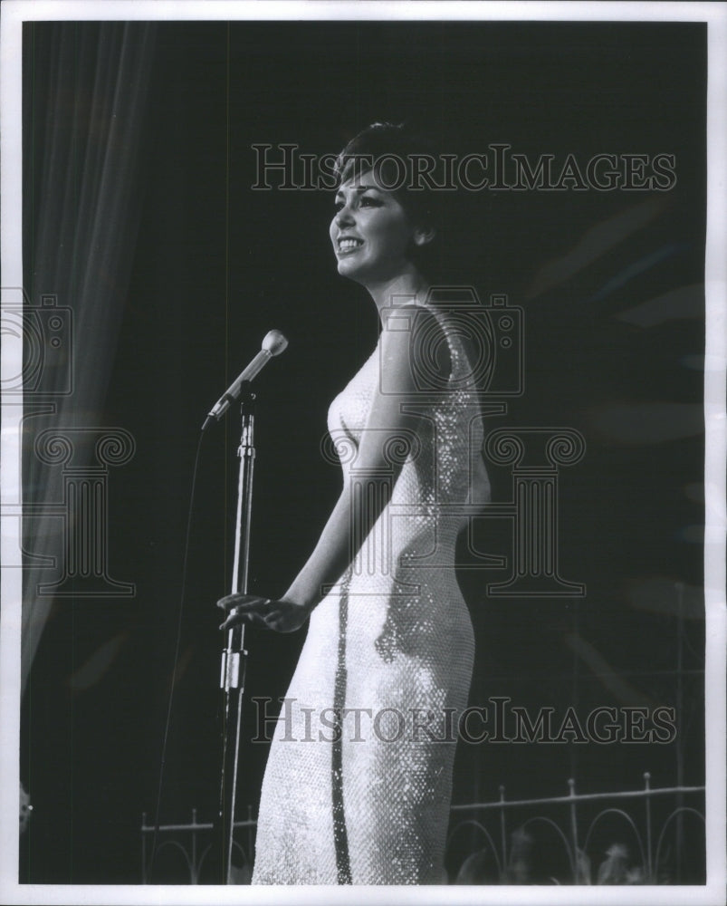 Press Photo Chicago Ann Howard Singer Gown Hollywood Talent Scouts Ernest Howard - Historic Images