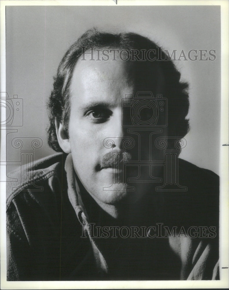 1985 Press Photo Columnist Dave Hoekstra Mary Tyler Moore Sun Time Employee - Historic Images