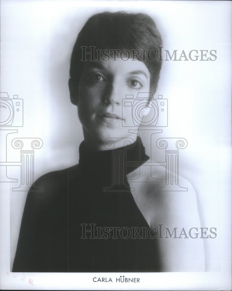 1977 Press Photo Carla Huebner Chilean pianist- RSA89219 - Historic Images