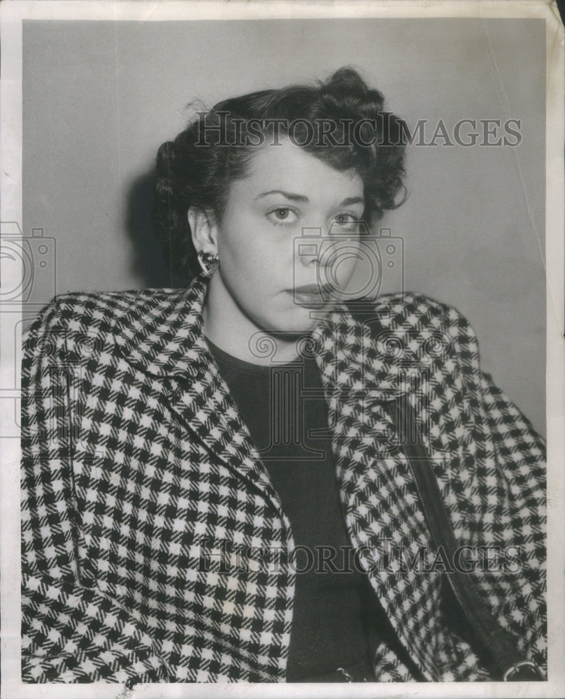 1950, Nightclub comedian Jeanie Ketin speaks to police- RSA89265 - Historic Images