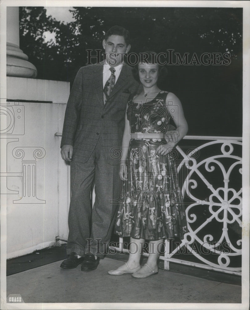 1952 Mr And Mrs Burton Hales Jr, Honeymooners At The Greenbrier - Historic Images