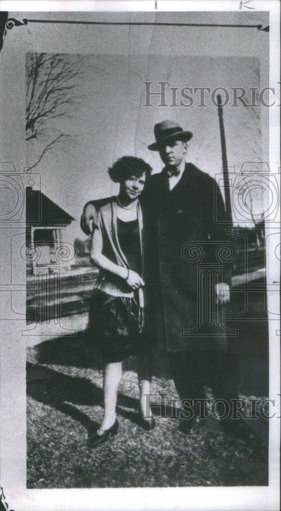 1969 Valentine Harpstreith in a Bonnie-and-Clyde style photo - Historic Images