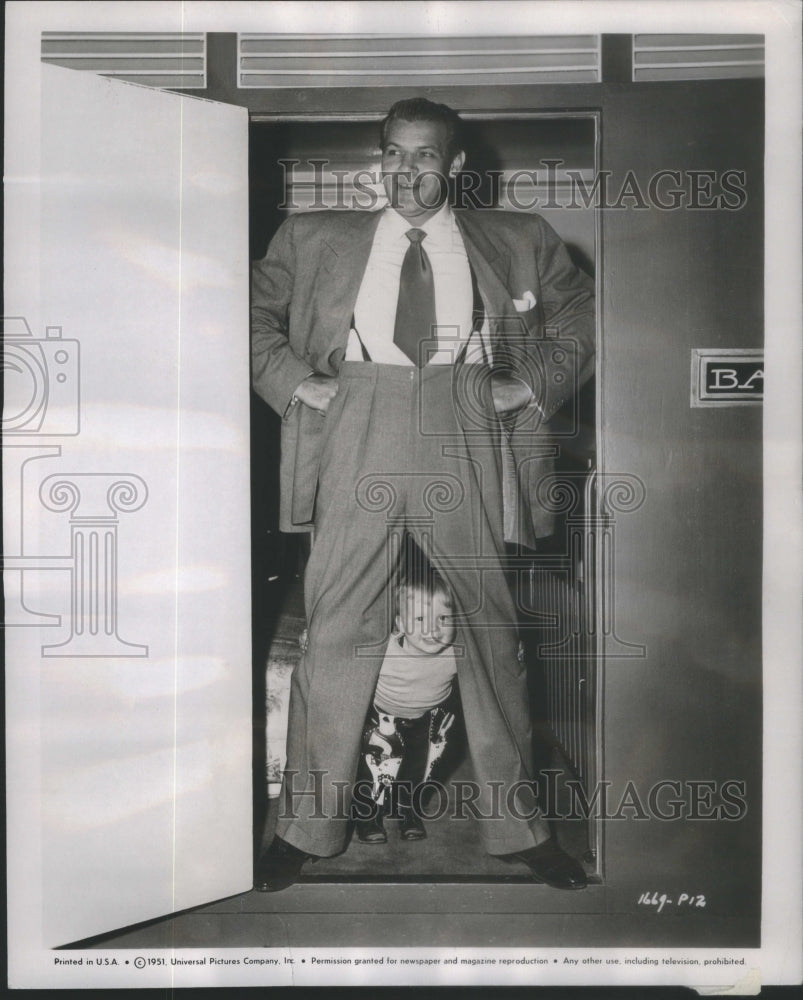 1951 Actor Dusty Henly Buddy Baer Film Flame Of Araby - Historic Images