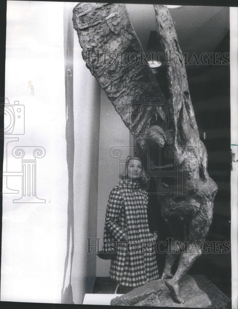 1973 Hendricks Woman Admiring Sculpture Piece Gallery - Historic Images