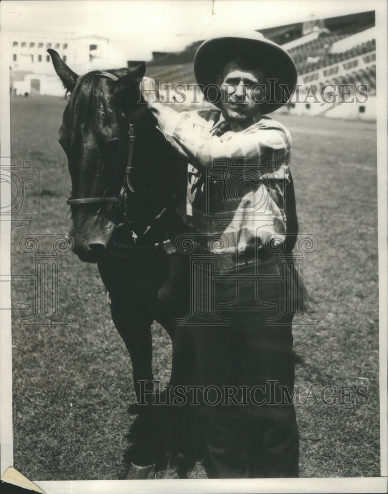 1928 Worlds Champion Steer Wrestler Hastings Soldier Field - Historic Images