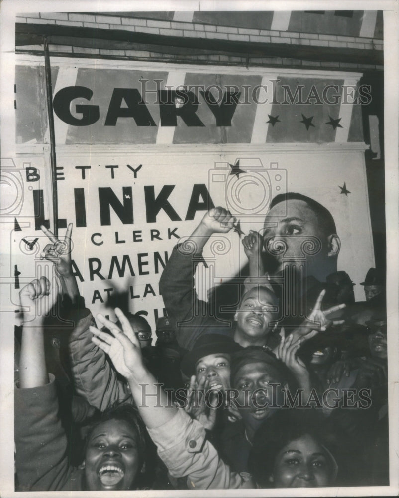 1967 Press Photo Gary Mayoral Candidate Hatcher Fans Celebrate Victory - Historic Images