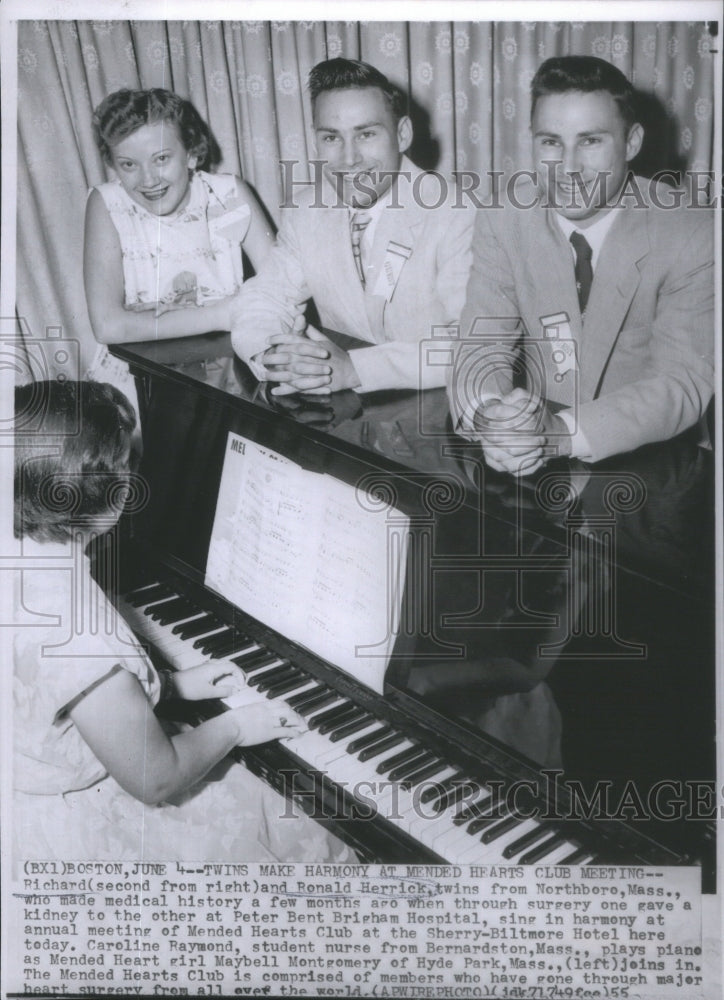 1955 Mended Hearts Club Herrick Twins Singing With Piano - Historic Images