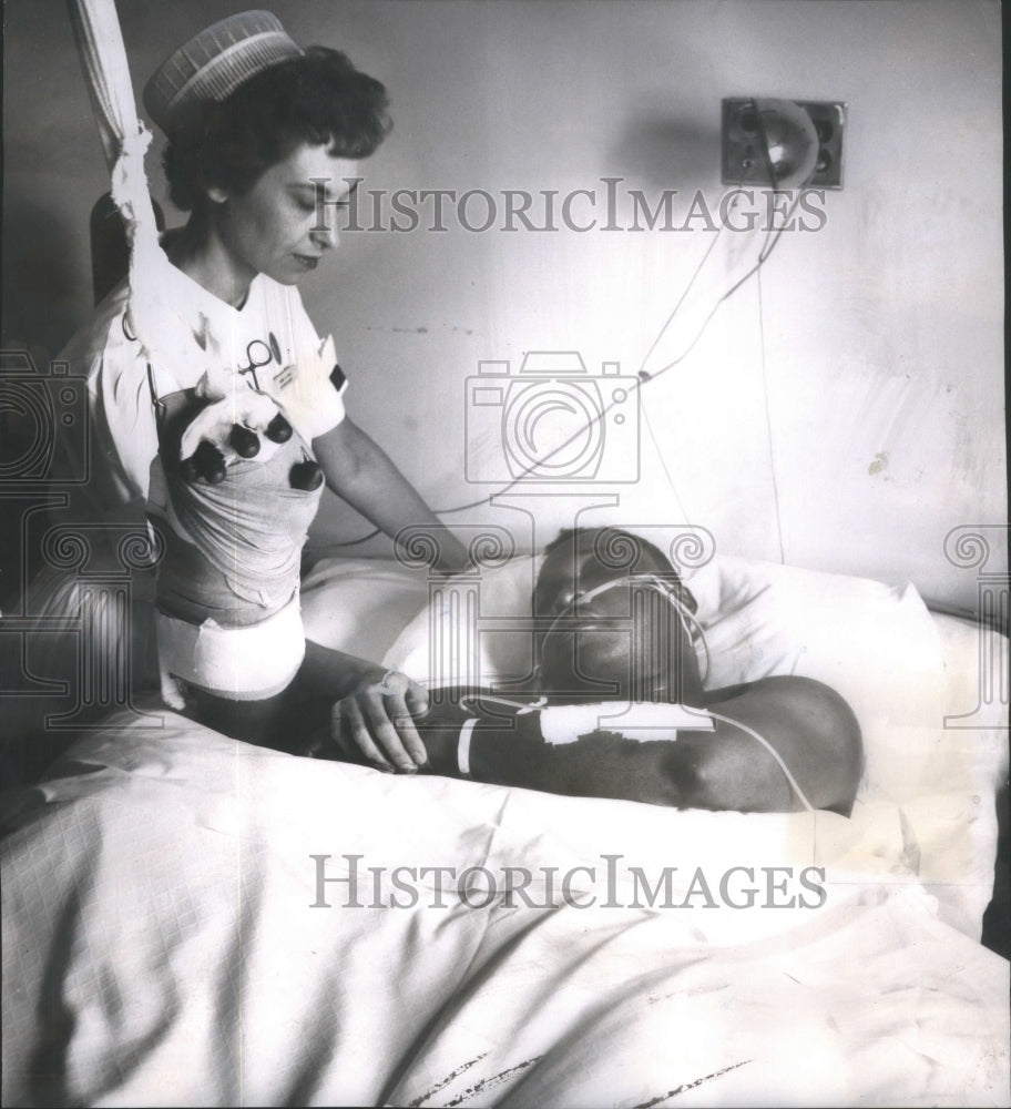 1962 Press Photo Nurse Miss Delores Gill Surgical Arthur Wrist- RSA90751 - Historic Images