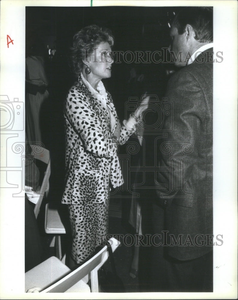 1984 Animal lover Tippi Headred in dinner benefit the Lincoln Park Z - Historic Images