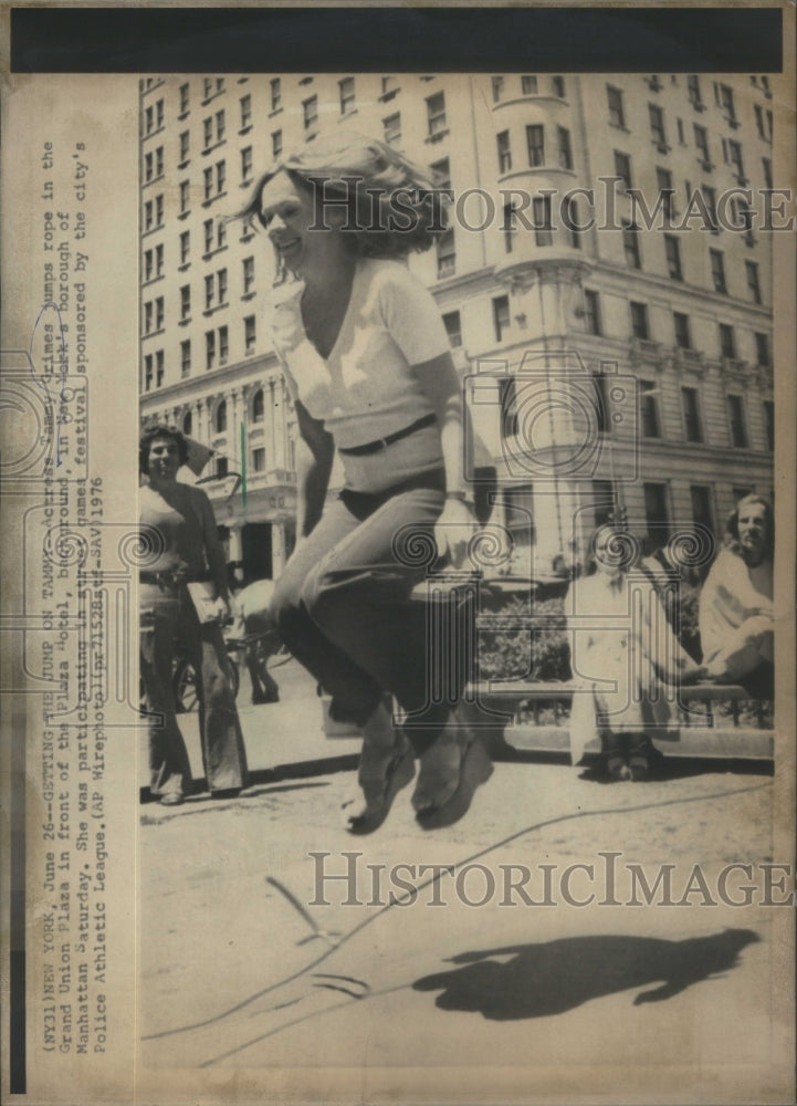 1976 Actress Tammy Grimes jumps rope in the Grand Union Plaza. - Historic Images