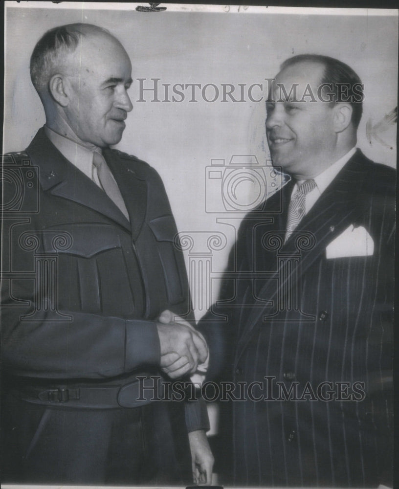 1946 Gen. Omar Bradley Veterans Administration Paul Griffith Meet - Historic Images