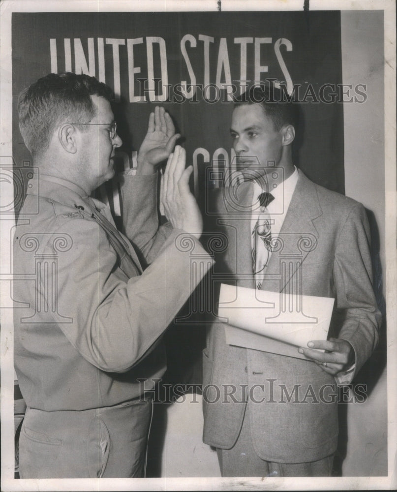 1949 Press Photo Lt. William Bently Griffin &amp; Col Walker A. Reaves- RSA91185 - Historic Images