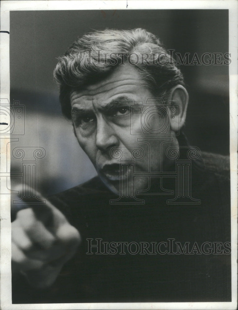 1974 Press Photo Winter Kill Film Actor Griffith Pointing His Finger- RSA91217 - Historic Images